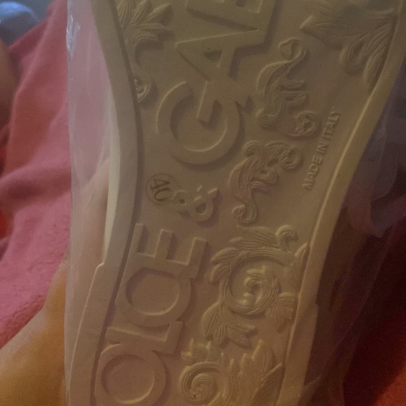 White mens shoes. Never been worn. Still in its bag they came in. - Picture 4 of 6